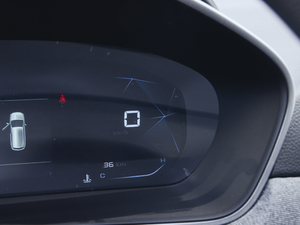 2020款1.5T 手动舒适型 7座 中控区