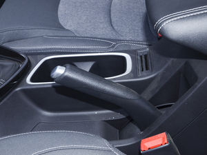2020款1.5T 手动舒适型 7座 驻车制动器