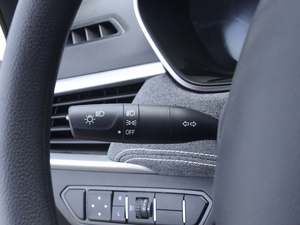 2020款1.5T 手动舒适型 7座 中控区