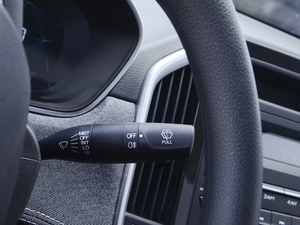 2020款1.5T 手动舒适型 7座 中控区