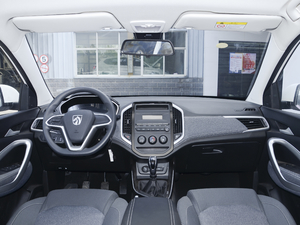 2020款1.5T 手动舒适型 7座 内饰全景