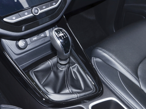 2020款1.5T 手动豪华型 5座 换挡杆