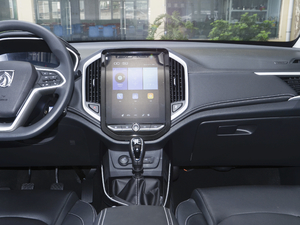 2020款1.5T 手动豪华型 5座 中控台