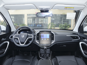 2020款1.5T 手动豪华型 5座 内饰全景