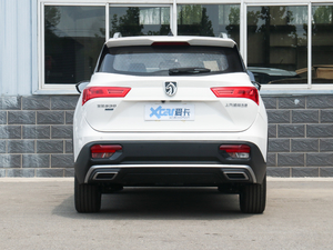 2020款1.5T 手动豪华型 5座 正后	