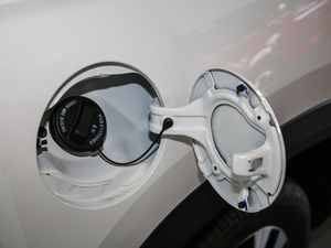 2020款1.5T CVT豪华互联型 5座 油箱盖