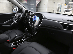 2021款1.5T 手动豪华型 全球车周年纪念版 6座 中控区