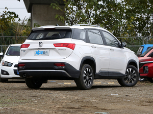 2021款1.5T CVT豪华型 全球车周年纪念版 6座 整体外观