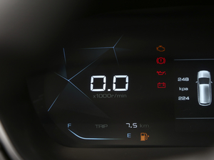 2021款1.5T CVT豪华型 全球车周年纪念版 6座 中控区