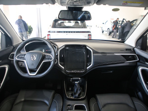 2021款1.5T CVT尊贵互联型 全球车周年纪念版 6座 内饰全景