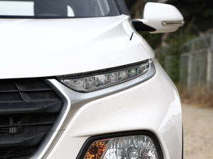 2021款1.5L CVT劲享型 大灯