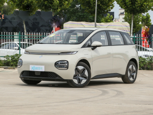 2023款360 Plus 左前45度