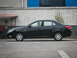 2012款1.5L DVVT 自动精英版 正侧（左）