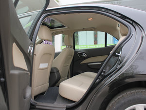 2012款1.5L DVVT 自动精英版 后排空间