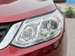 2012款1.5L DVVT 手动舒适版 大灯