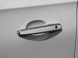 2012款1.8L 自动舒适版 主驾门拉手