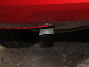 2013款1.5L DVVT 自动精英版 排气管