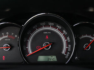 2013款1.5L DVVT 手动精英版 中控区