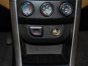 2013款1.5L DVVT 手动精英版 中控区