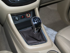 2014款1.5L 手动豪华导航版 ESP 换挡杆
