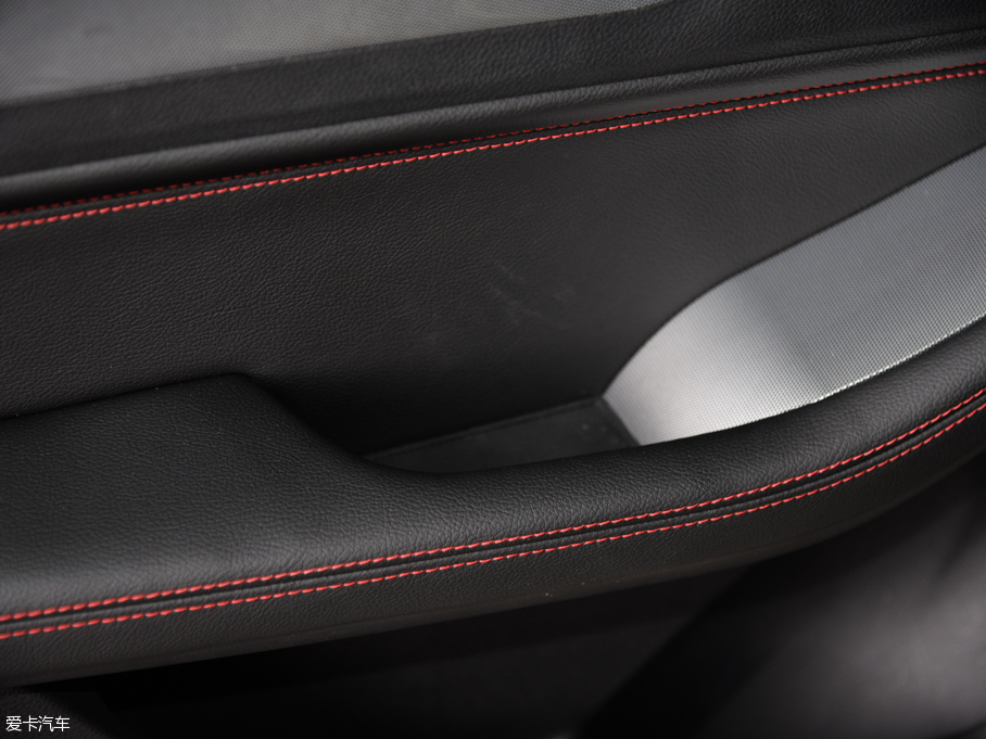 2015��E560 1.8L �քӺ��A��