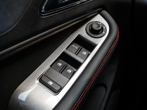 2015款1.8L 手动精英型 主驾车窗控制区	