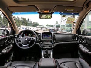 2015款1.8L 手动精英型 内饰全景