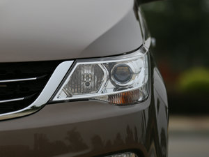 2016款1.8L 手动豪华型 7座 大灯