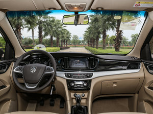 2016款1.8L 手动豪华型 7座 内饰全景