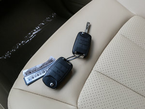 2016款1.8L 手动豪华型 7座 车钥匙