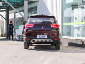 2016款1.8L 手动豪华型 正后	