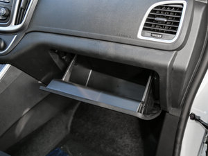 2016款1.8L 手动舒适型 手套箱