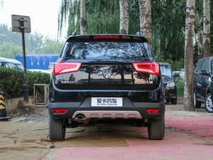 2016款1.5T 手动舒适型 正后	