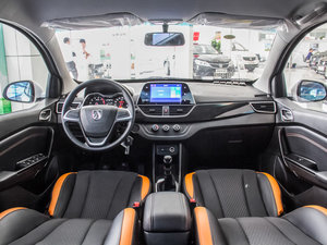 2016款1.2L 手动时尚型 内饰全景