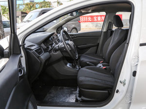 2016款1.2L 手动超值型 前排空间
