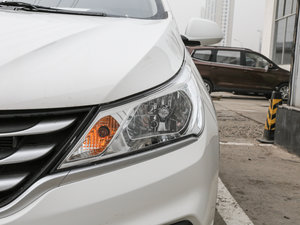 2016款1.2L 手动舒适型 大灯