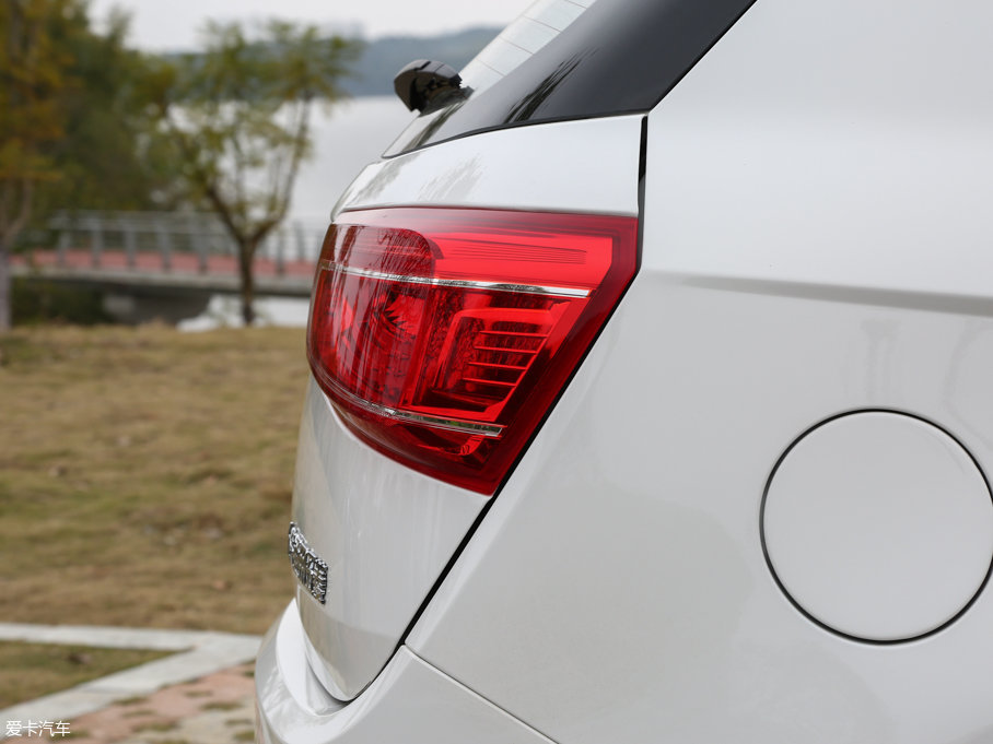 2017E560 ɄӰ 1.8L iAMT