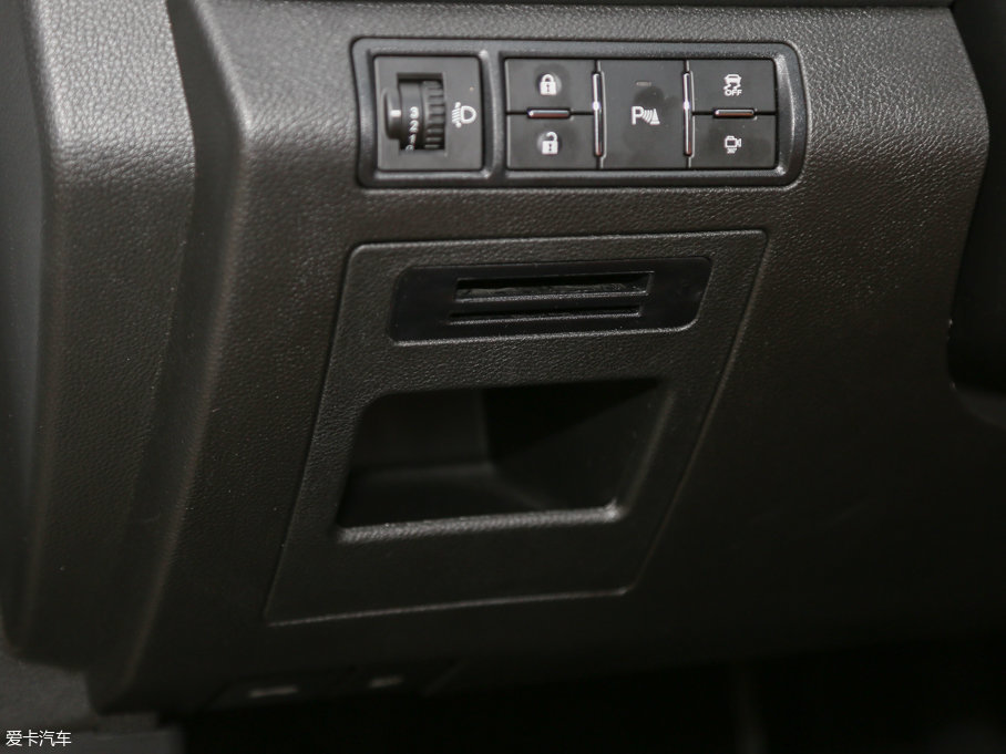 2017E560 ɄӰ 1.8L iAMT