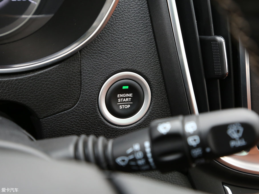 2017E560 ɄӰ 1.8L iAMT