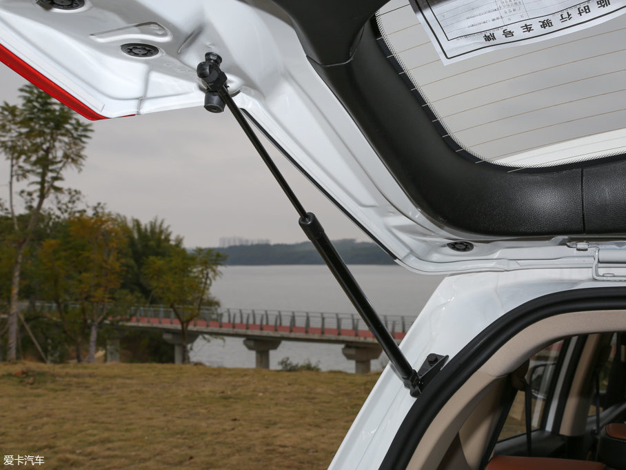 2017E560 ɄӰ 1.8L iAMT