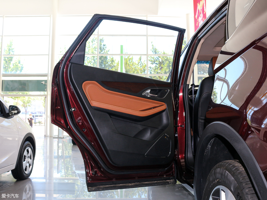 2017E560 ɄӰ 1.8L iAMT