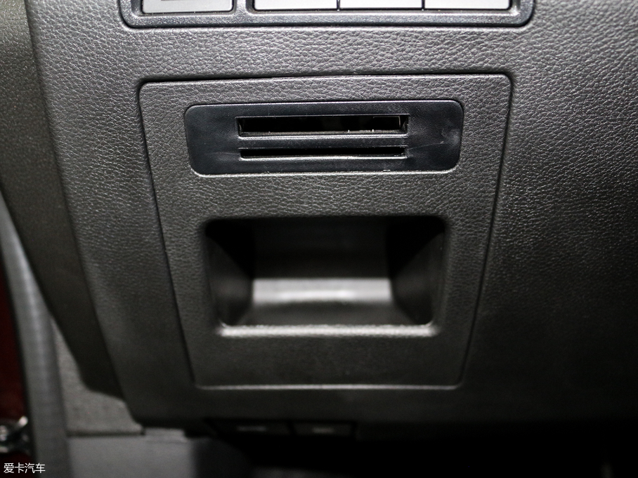 2017E560 ɄӰ 1.8L iAMT