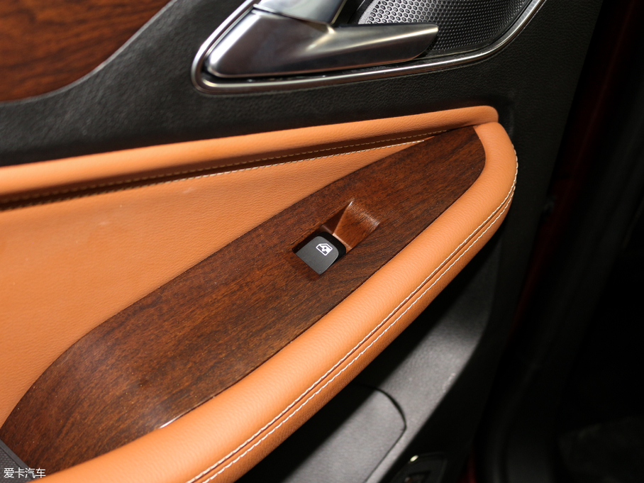 2017E560 ɄӰ 1.8L iAMT