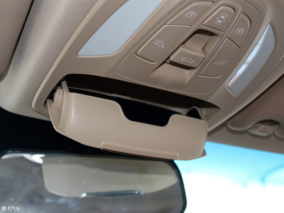 2017E560 ɄӰ 1.8L iAMT