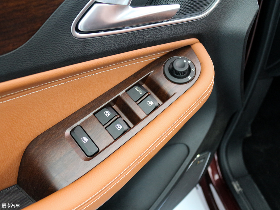 2017E560 ɄӰ 1.8L iAMT