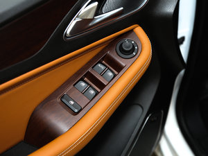 2017款律动版 1.8L iAMT尊享型 主驾车窗控制区	