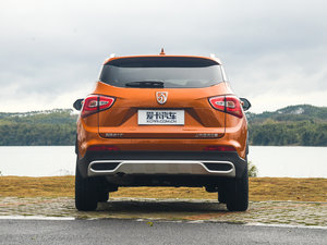 2017款1.5L 手动豪华型 正后	