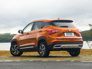 2017款1.5L 手动豪华型 左后45度