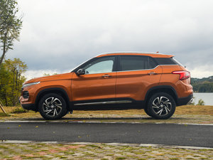 2017款1.5L 手动豪华型 正侧（左）