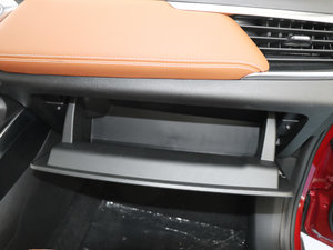 2017款1.5L 手动豪华型 手套箱